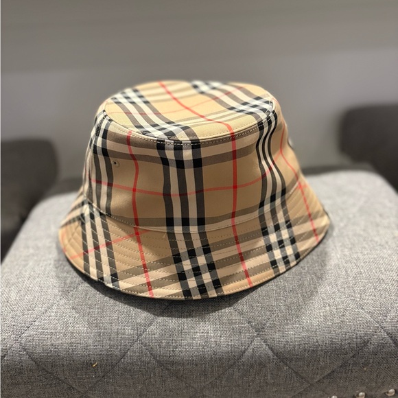 Burberry Check Vintage Bucket Hat in Archive Beige - Picture 6 of 12